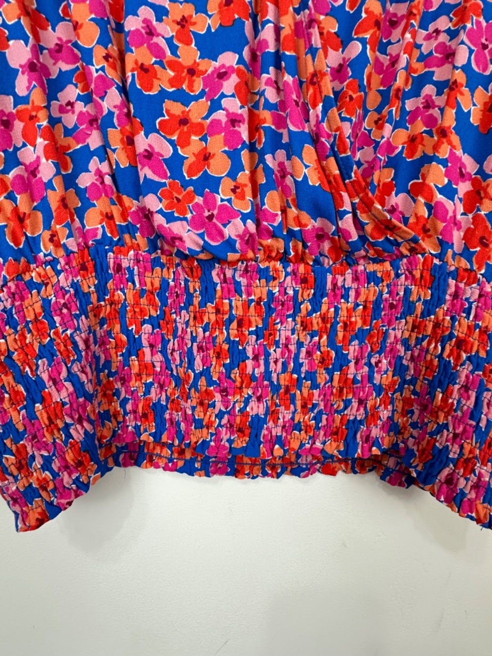 Skies Are Blue Curvy Women's Floral Flutter Sleeve Smocked Top 1X Ditzy - Picture 7 of 10